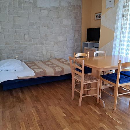 Apartments Sabina I Grapes Malinska Exterior foto